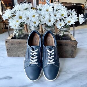 Clarks•Size 8.5•Navy Blue Leather•Caroline Ella Sneakers•Slip-Ons~Stretch Panels